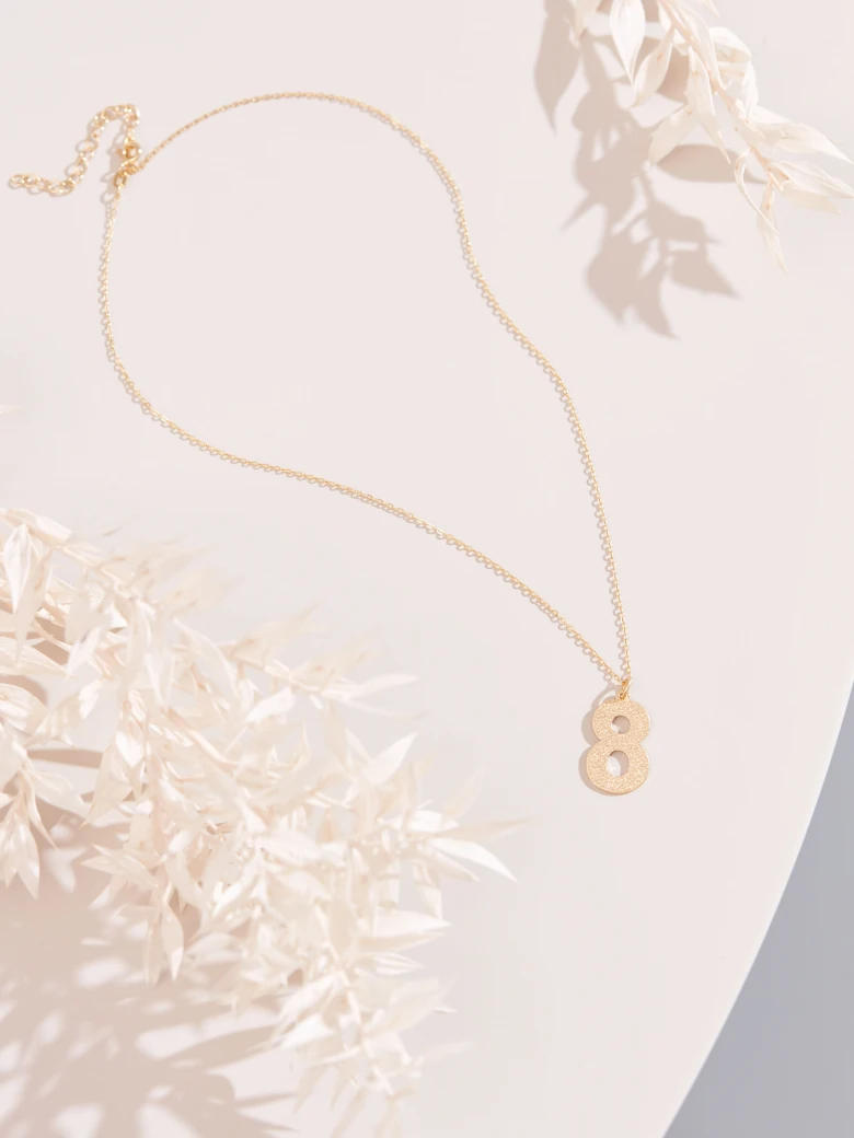 DELICATE CHAIN WITH THE NUMBER