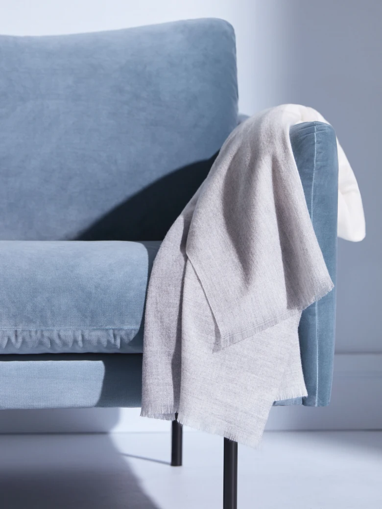 LARGE GRAY SCARF