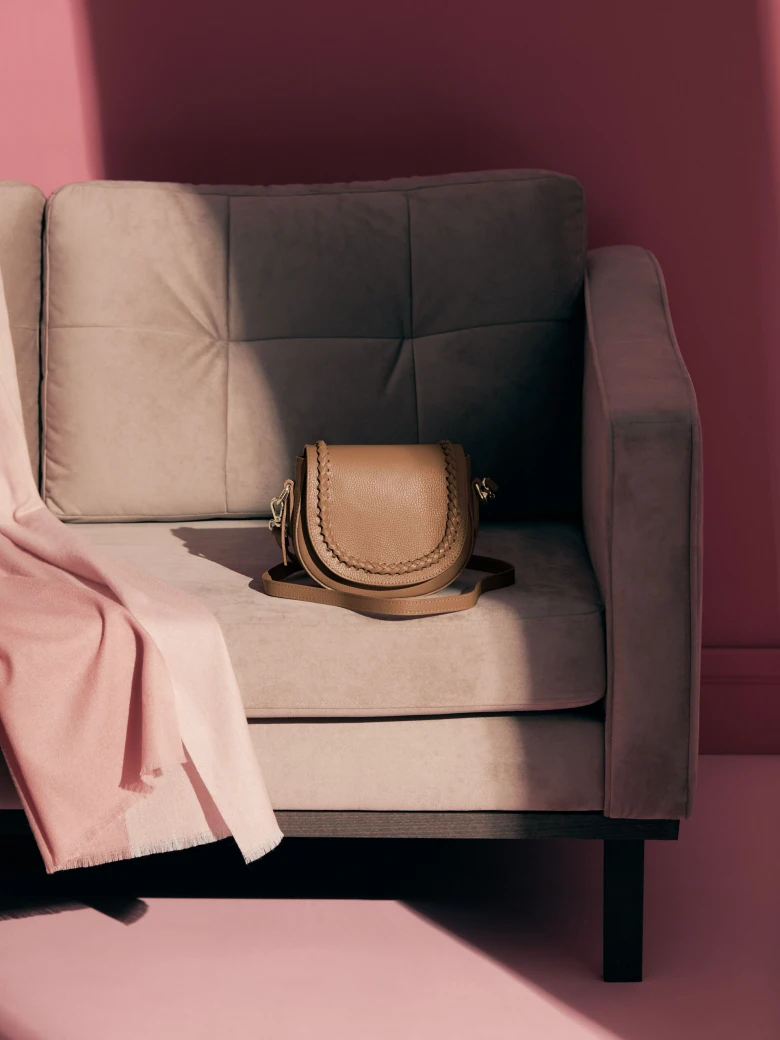 BROWN LEATHER HANDBAG