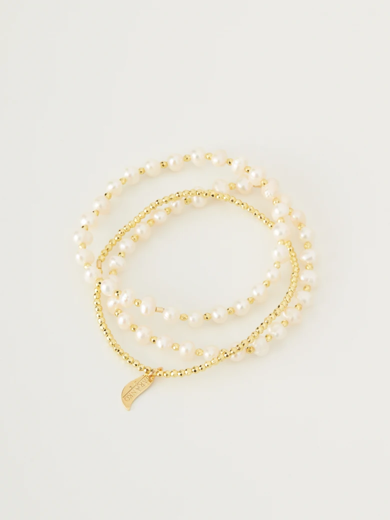 Set of bracelets with pearls