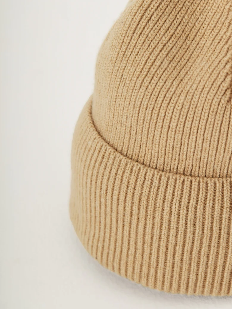 Beige cap with wool and cashmere