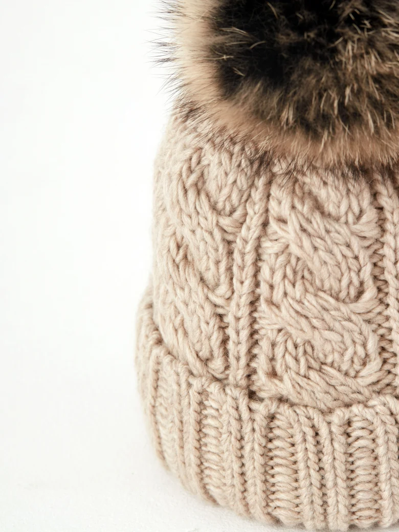 Wool cap with pompom