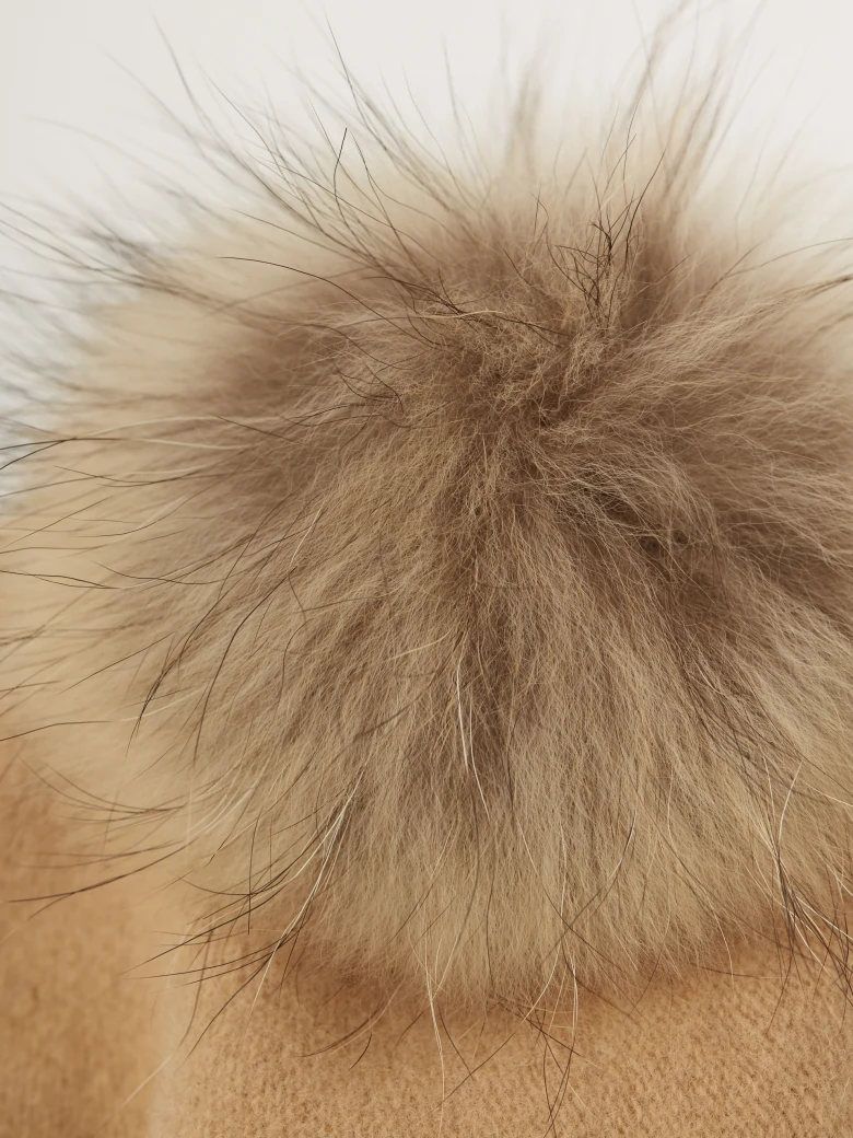 Caramel beret with crystals