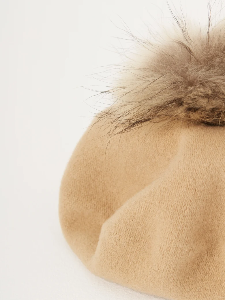 Caramel beret with crystals