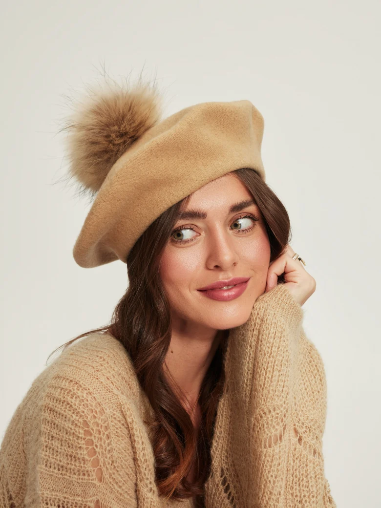 Caramel beret with crystals