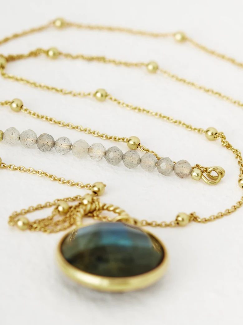 Necklace with labradorite