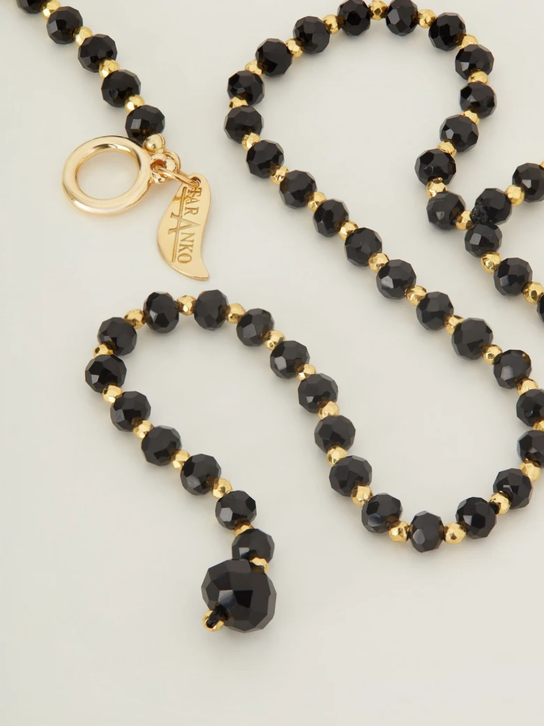 Necklace with hematite