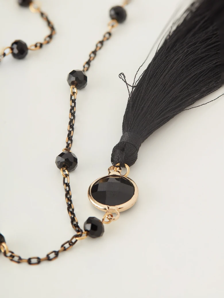 Necklace with a decorative clutch