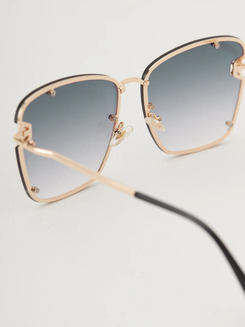 Sunglasses with decorative stars