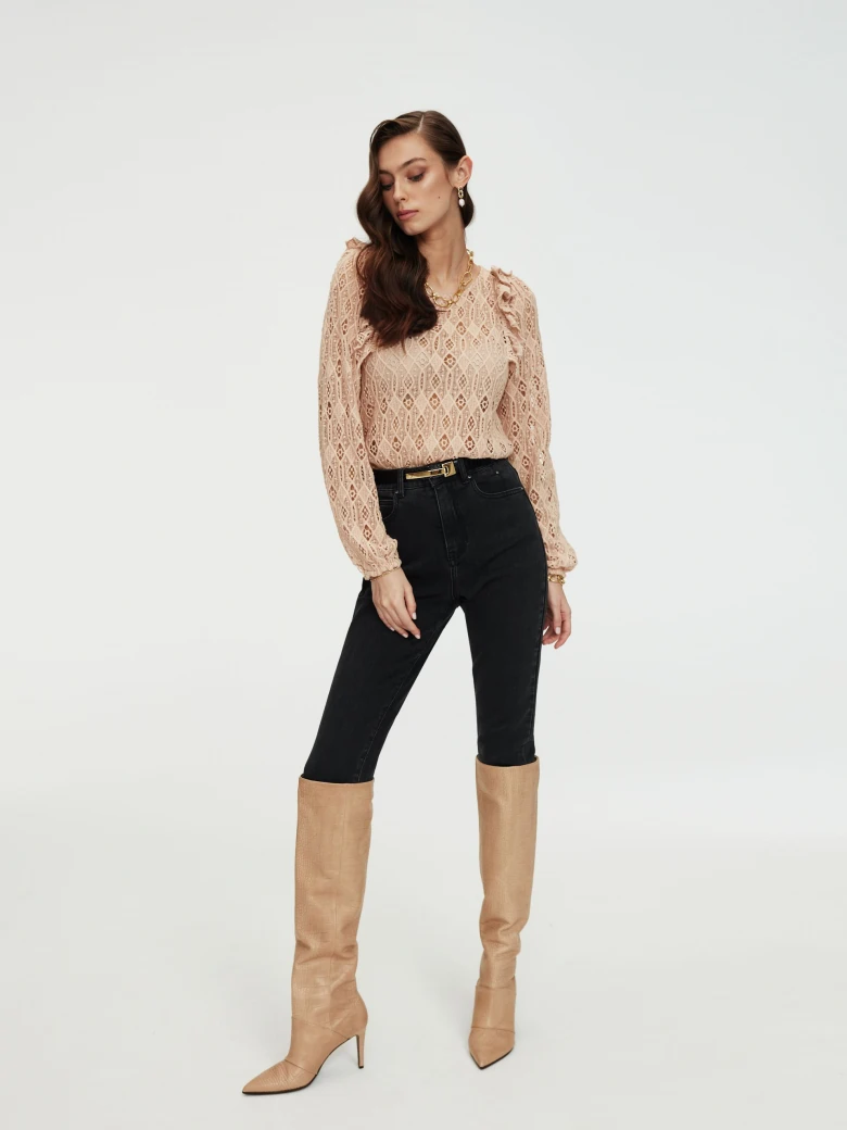 Thin belt with elegant buckle