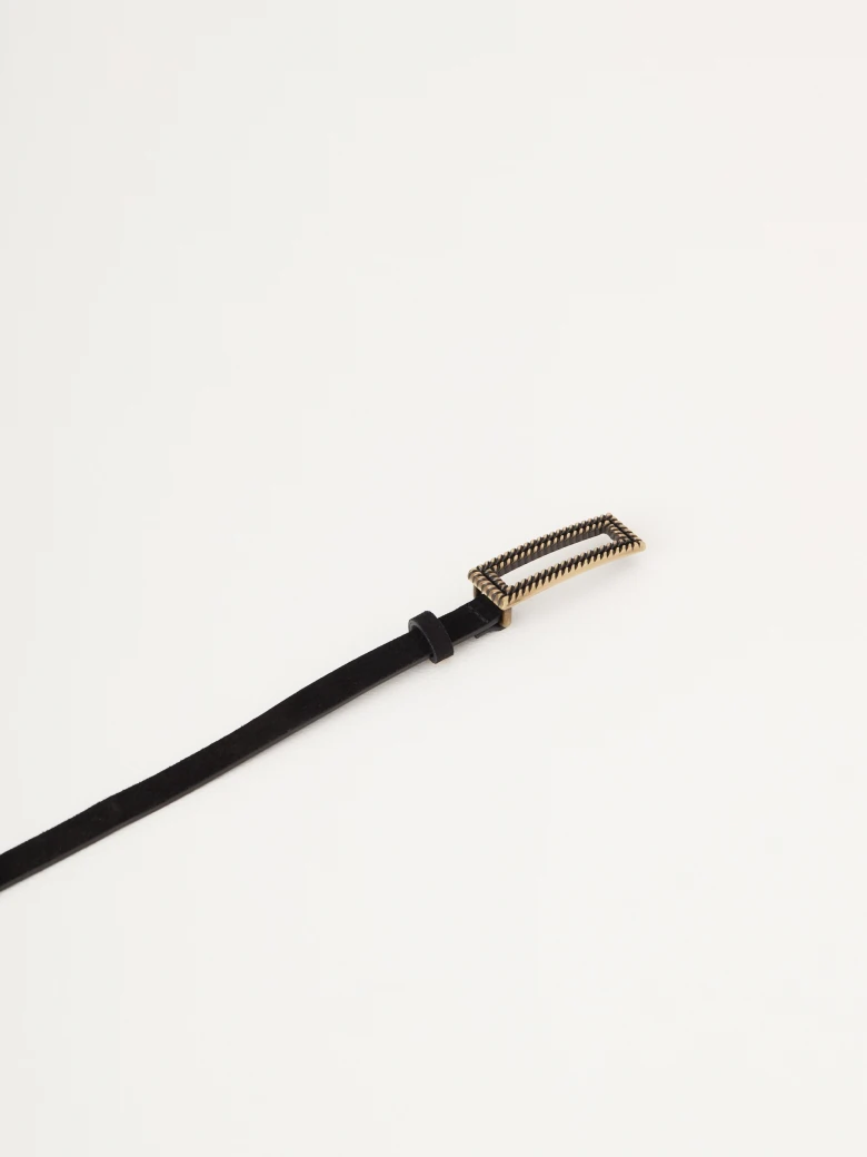 Thin belt with decorative buckle