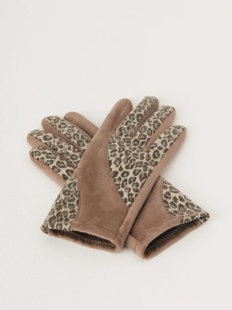 Beige gloves with animal pattern