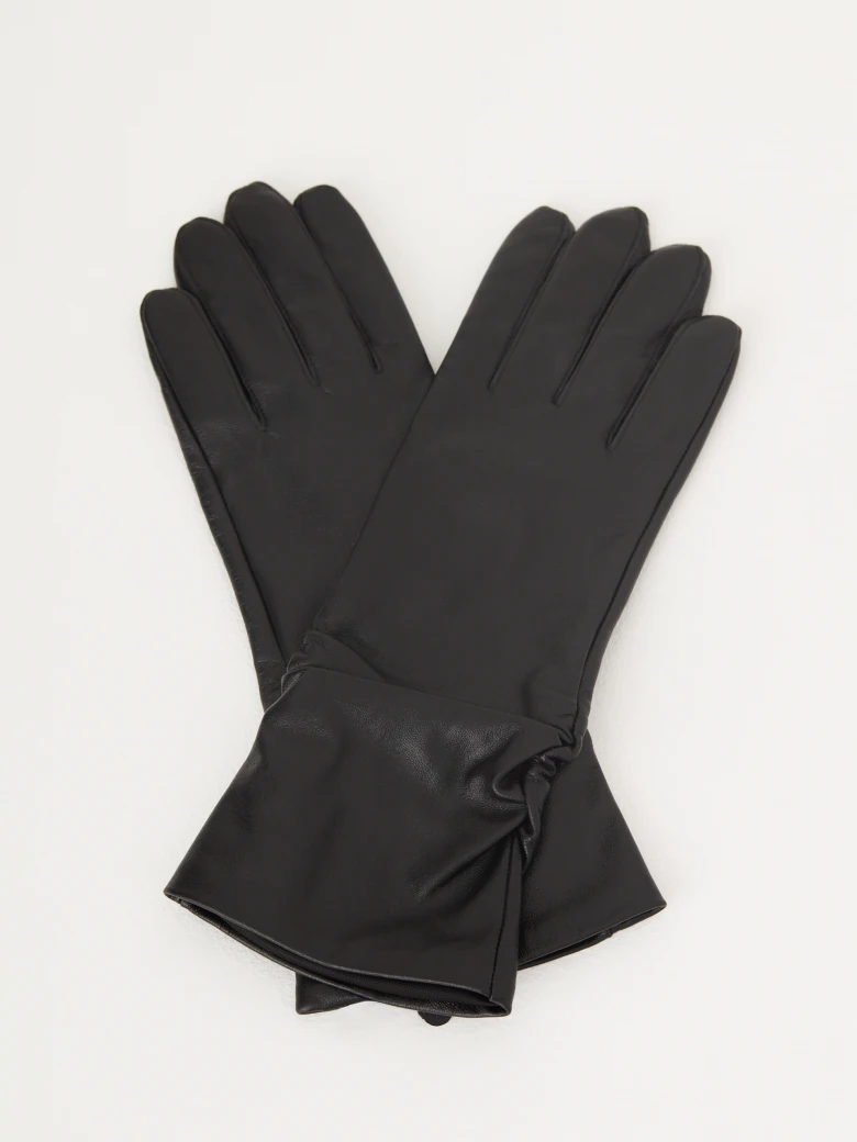 Elegant leather gloves