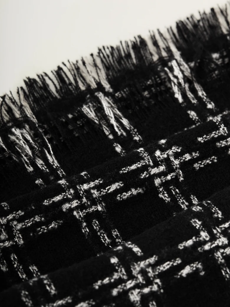 Soft shawl in black shade