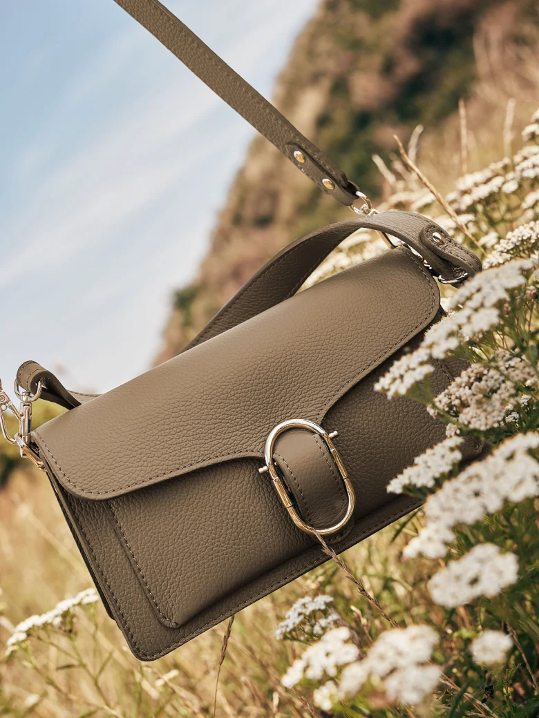 Leather handbag in taupe color