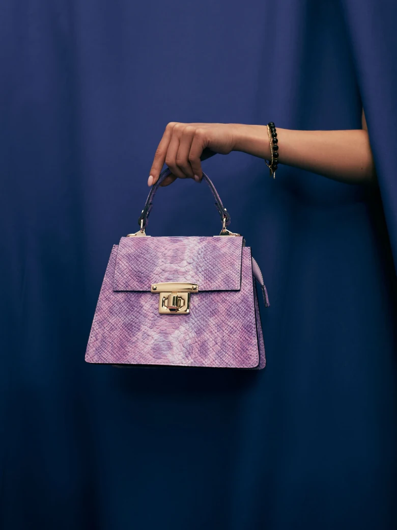 Purple handbag in the form of a trunk