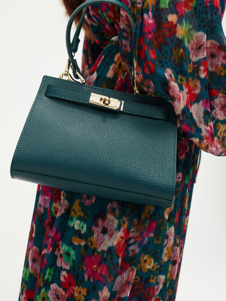 Elegant leather bag in green color
