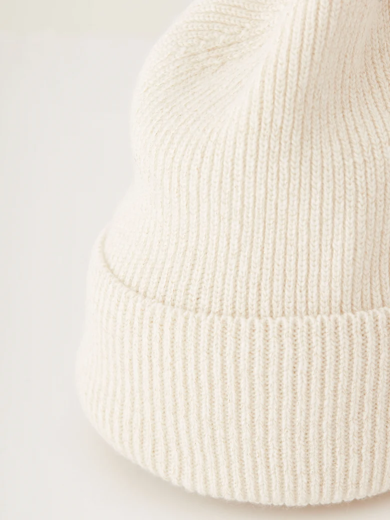 Cream cap with wool, cashmere and shiny threads