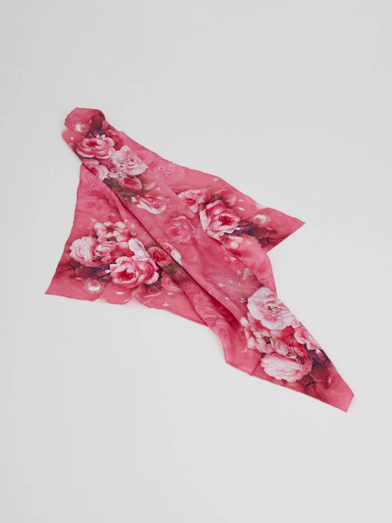 Silk gavroche in roses