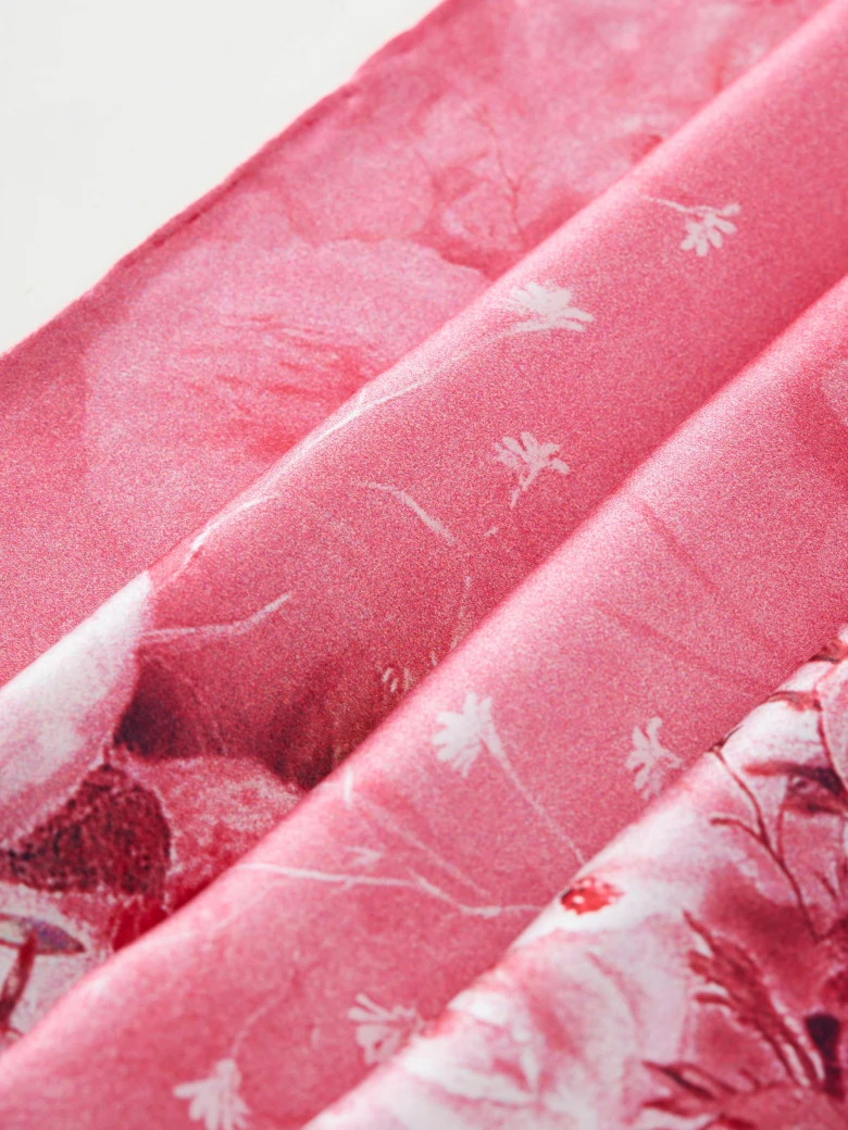 Silk gavroche in roses