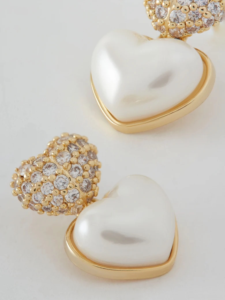 Earrings with a heart motif