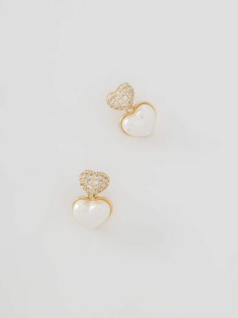 Earrings with a heart motif