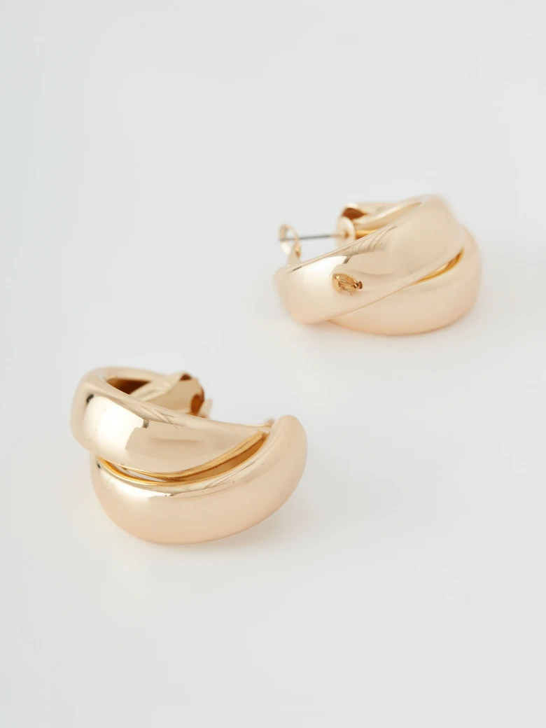Structured earrings rings in gold color