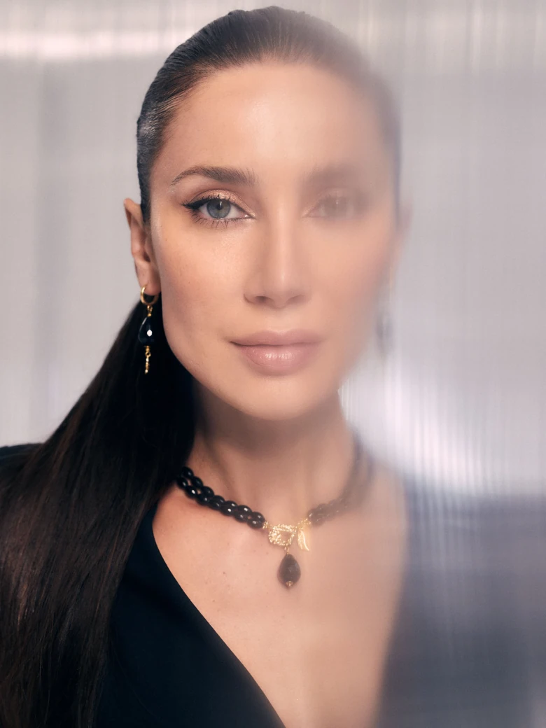Premium earrings in gold plated silver with onyxes