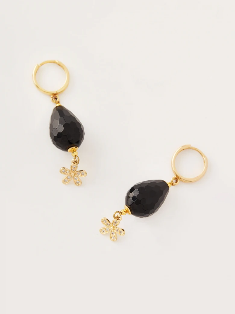Premium earrings in gold plated silver with onyxes
