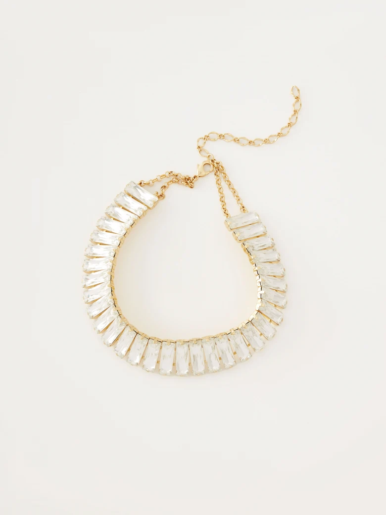 Elegant choker necklace