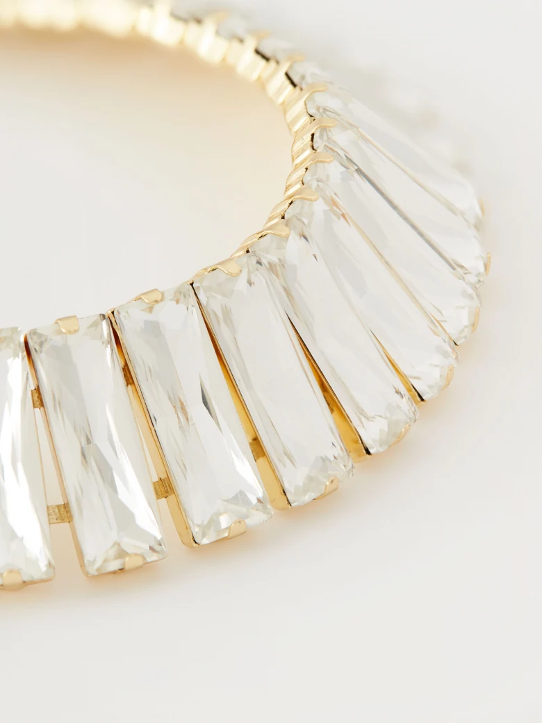 Elegant choker necklace