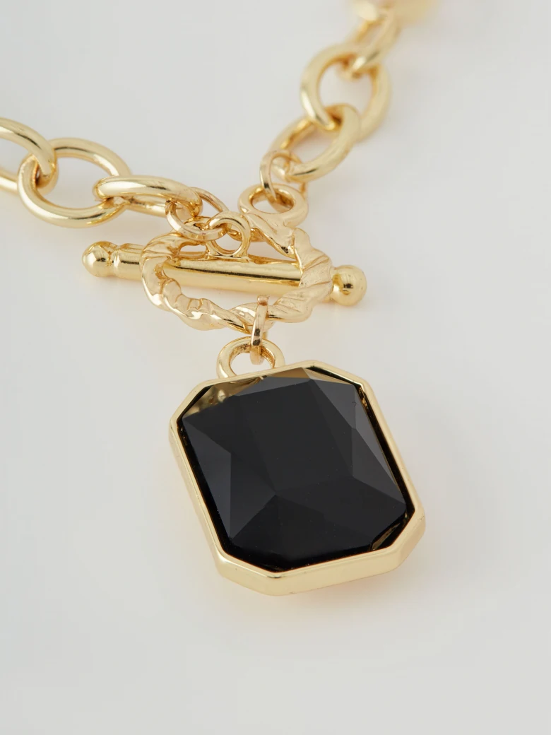 Necklace in the form of a chain with a pendant