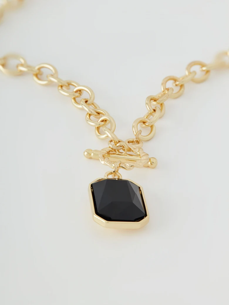 Necklace in the form of a chain with a pendant