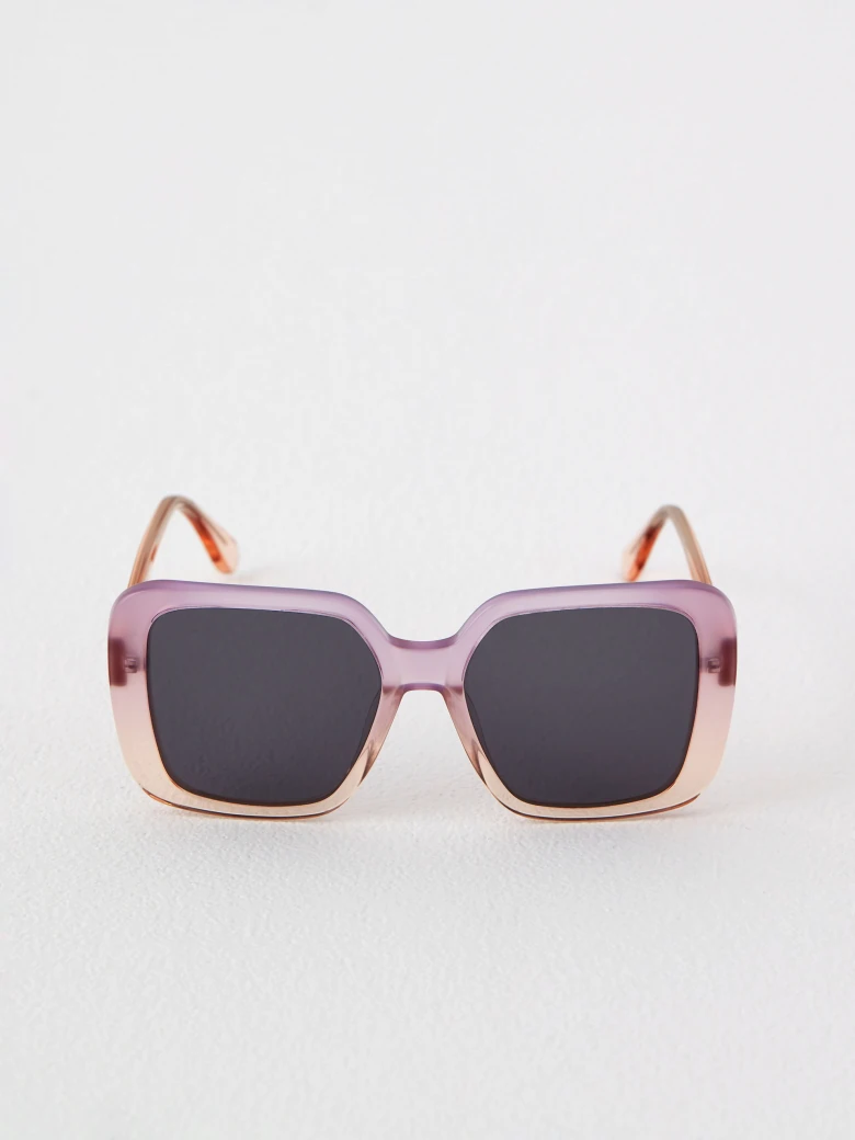 Large sunglasses with UV filter