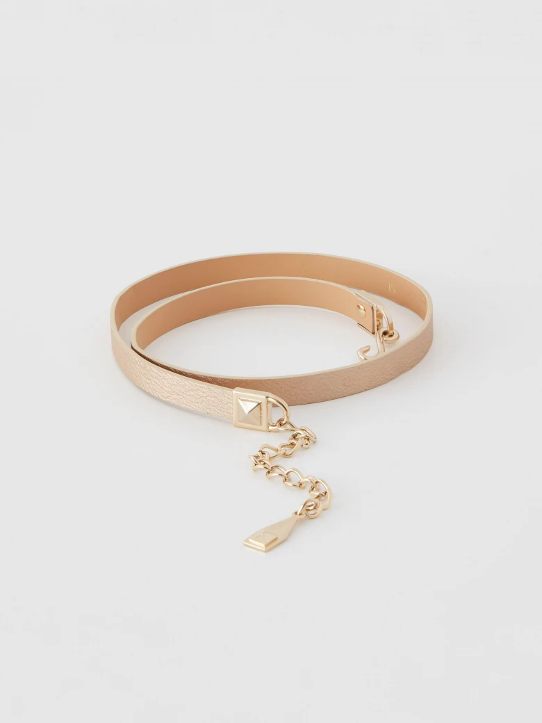Leather belt in gold color