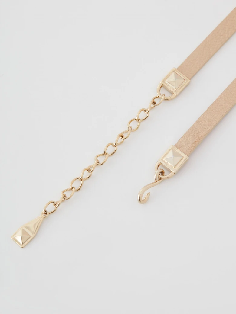 Leather belt in gold color