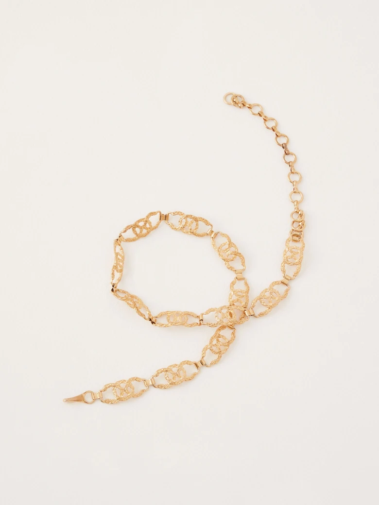 Decorative chain strap in gold color
