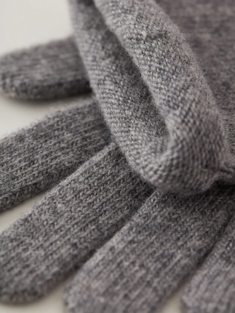 Gloves with added wool and cashmere