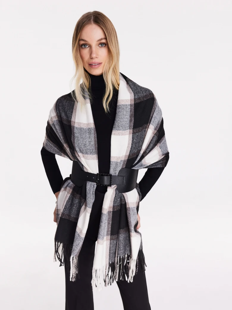 Checkered scarf with tassels at the ends