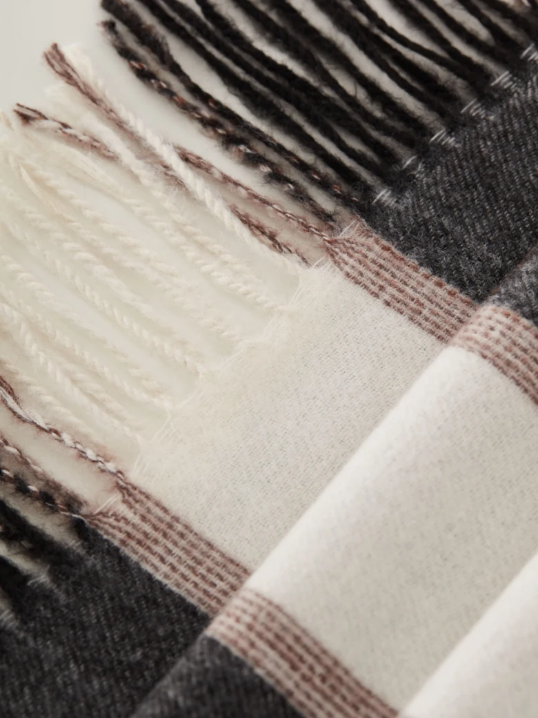 Checkered scarf with tassels at the ends