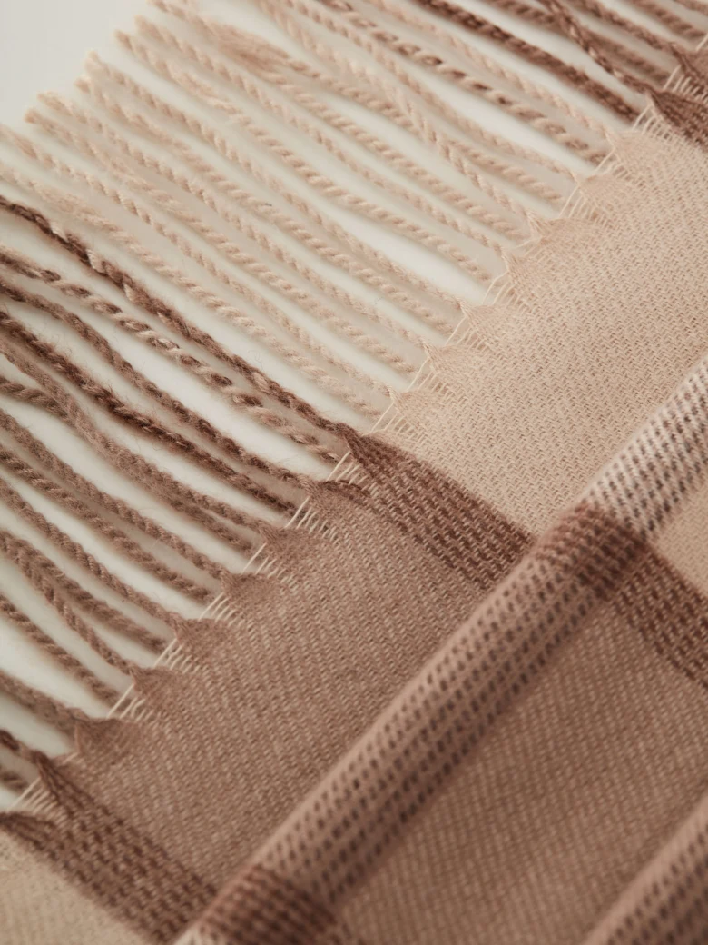 Checkered scarf with tassels at the ends