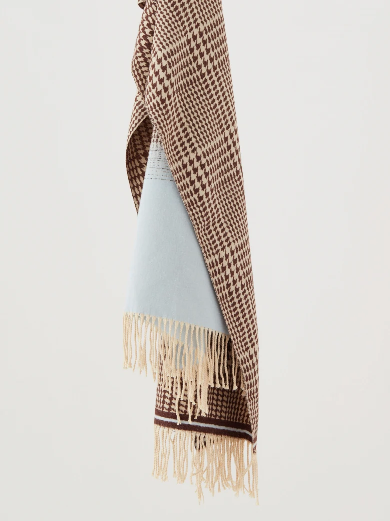 Large viscose shawl with pepite pattern