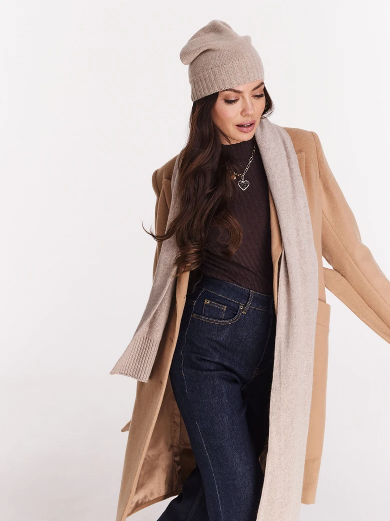 Smooth beige shawl with added cashmere