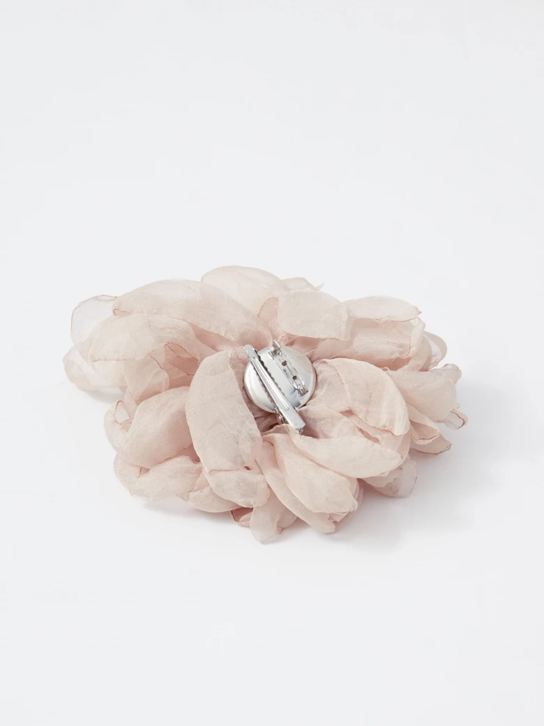 Large beige flower-shaped brooch and pin