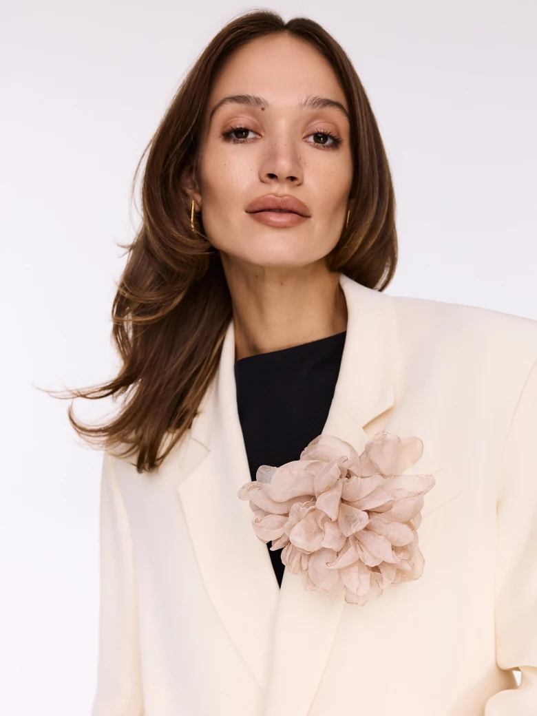 Large beige flower-shaped brooch and pin
