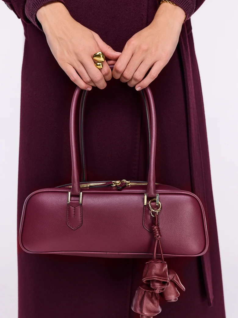 Leather keyring with burgundy roses