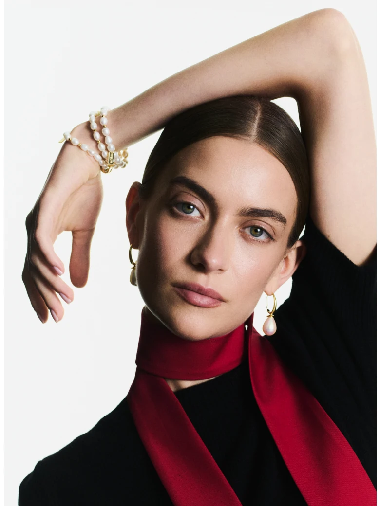 Gold-plated bracelet with natural pearls