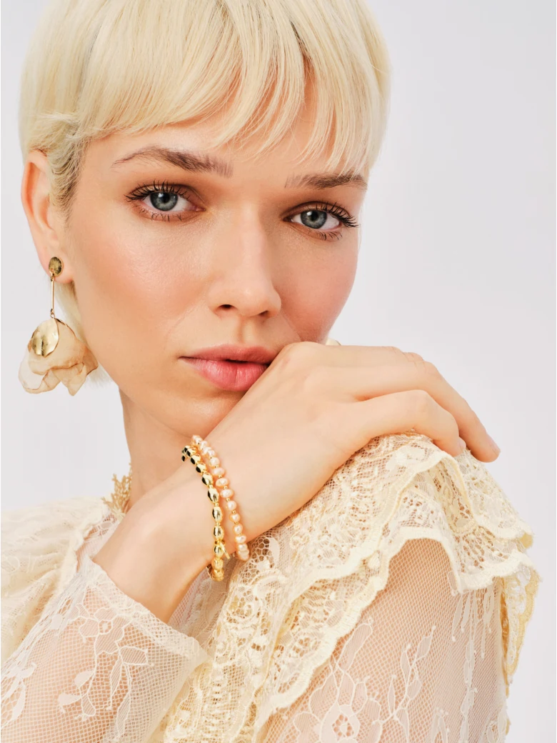 Set of pearl bracelets