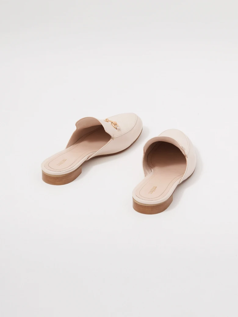 Beige leather moccasin-style flip-flops