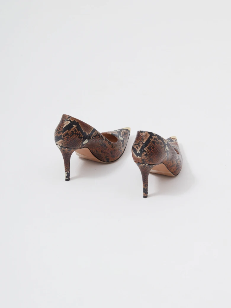 Leather pumps with animal skin motif